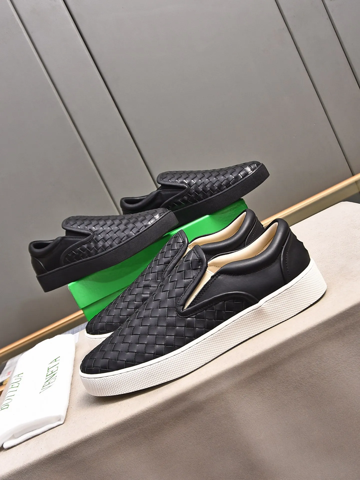 Men's shoes 💰480 [Sleeves series] BOTTEG* VENET* - high-end boutique Size: 38-44 (45 customized) BV new product, first-layer cowhide artificially woven classic style harmoniously blends with contemporary fashion temperament, rubber soles are light and flexible, water-dyed sheepskin pads! [Taobao, Tmall, and live streaming are the first choices]